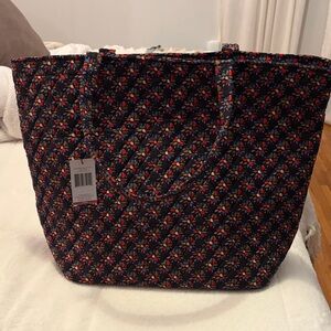 NWT Vera Bradley Essential Grand Tote 👜